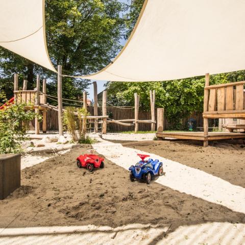 Garten mit Sandkasten in der Wichtel Akademie Pasing